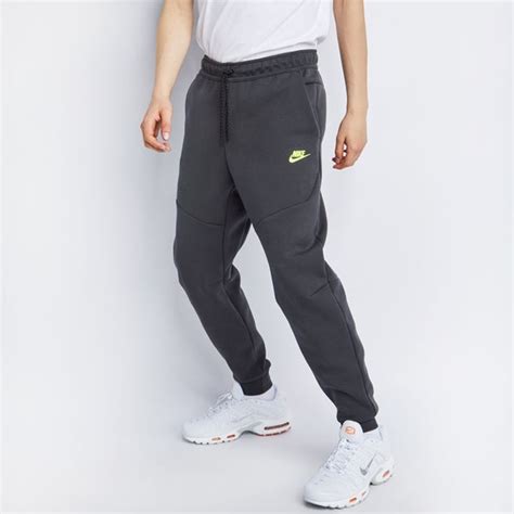 logo nike tech broeken|nike tech fleece bottoms.